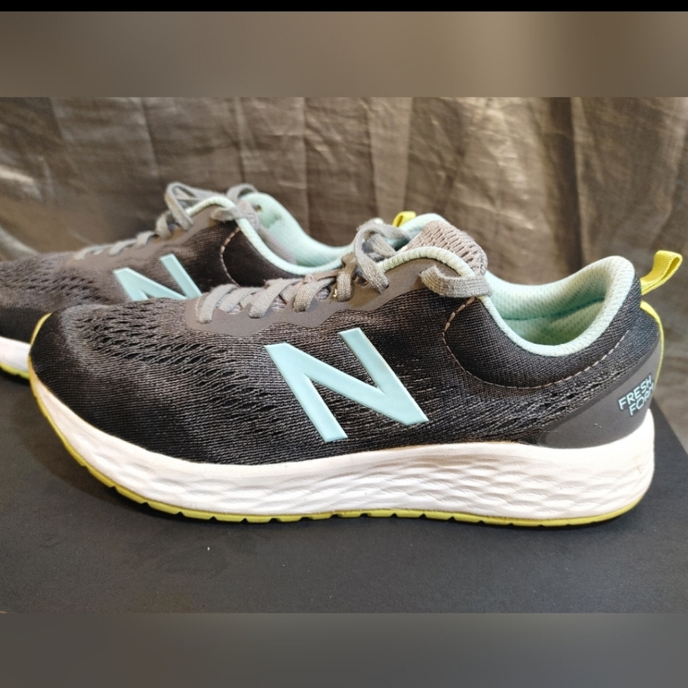 NEW BALANCE Blue, Grey Athletic Running Sneakers Size 9.5 - Picture 3 of 10